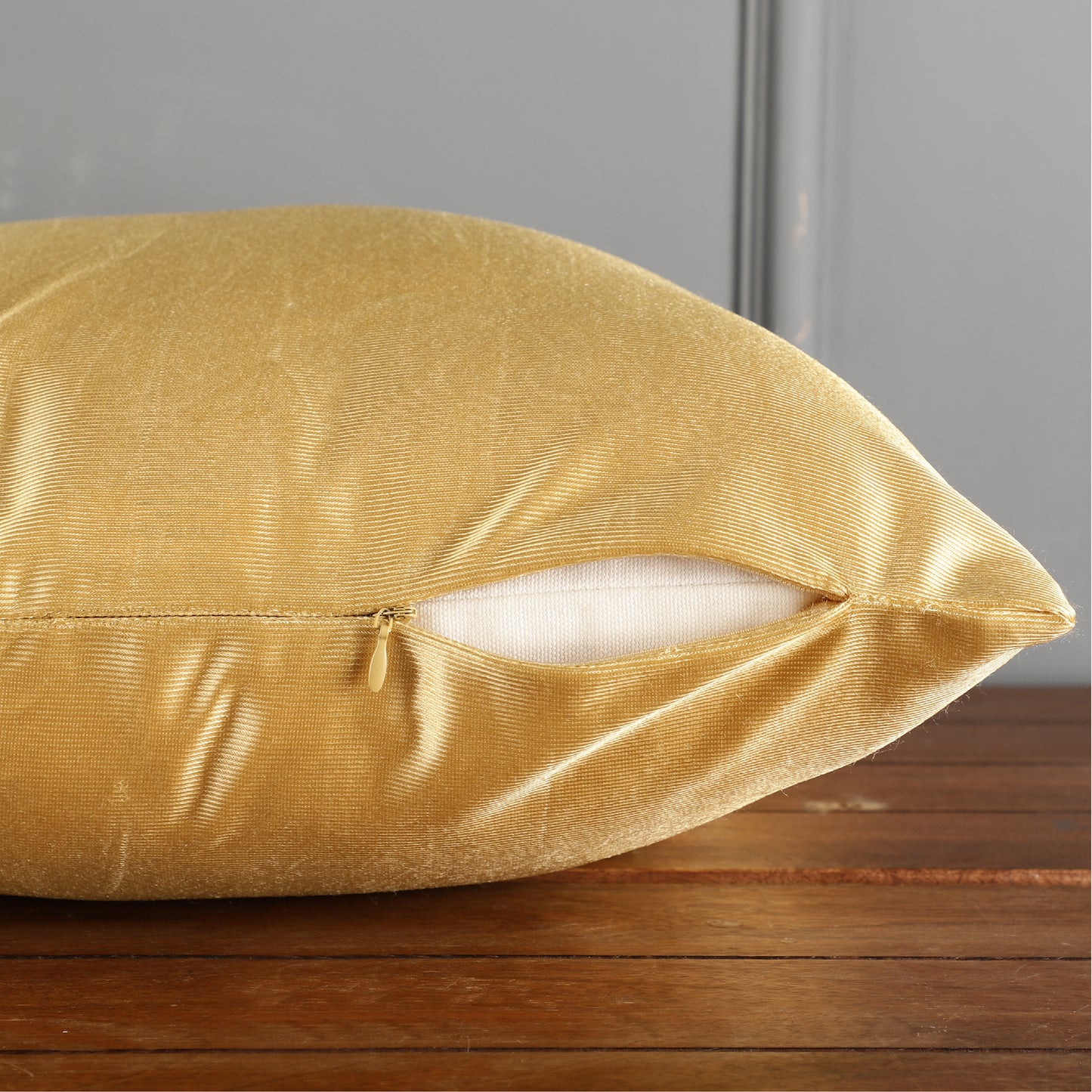 Best Quality Polyester Throw Pillow Covers - Golden